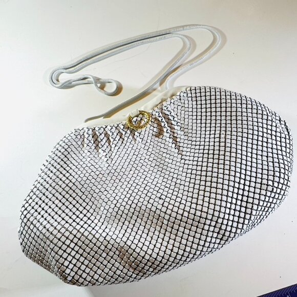 Vintage La Regale LTD Metal Mesh shoulder evening bag in white. - Picture 3 of 10
